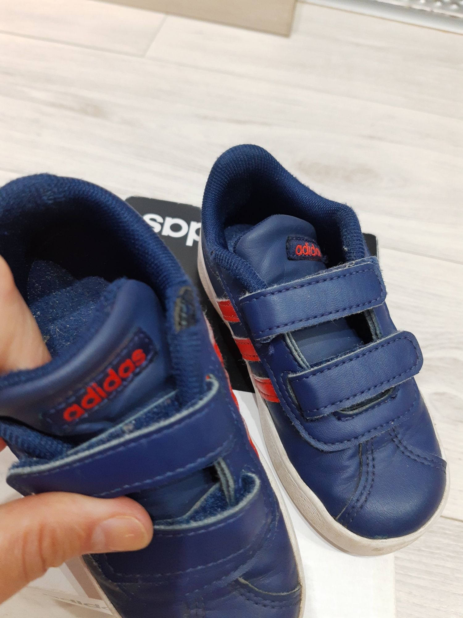 Adidas dla chłopca 24