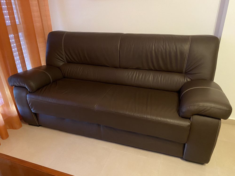 Sofa em pele castanho