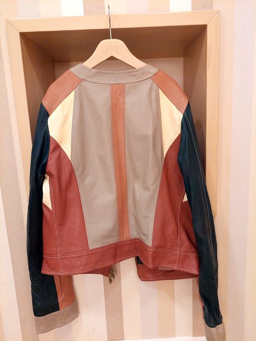 Шкіряна жіноча куртка