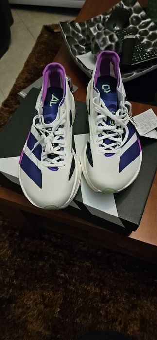 Adidas Adizero Adios Pro 4 número 43
Novas e originais, erro no tamanh