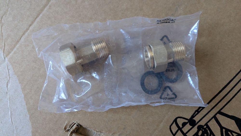 Новий Штуцер 1/2 на водомір (пара), гайка 3/4 + прокладки. Комплект
