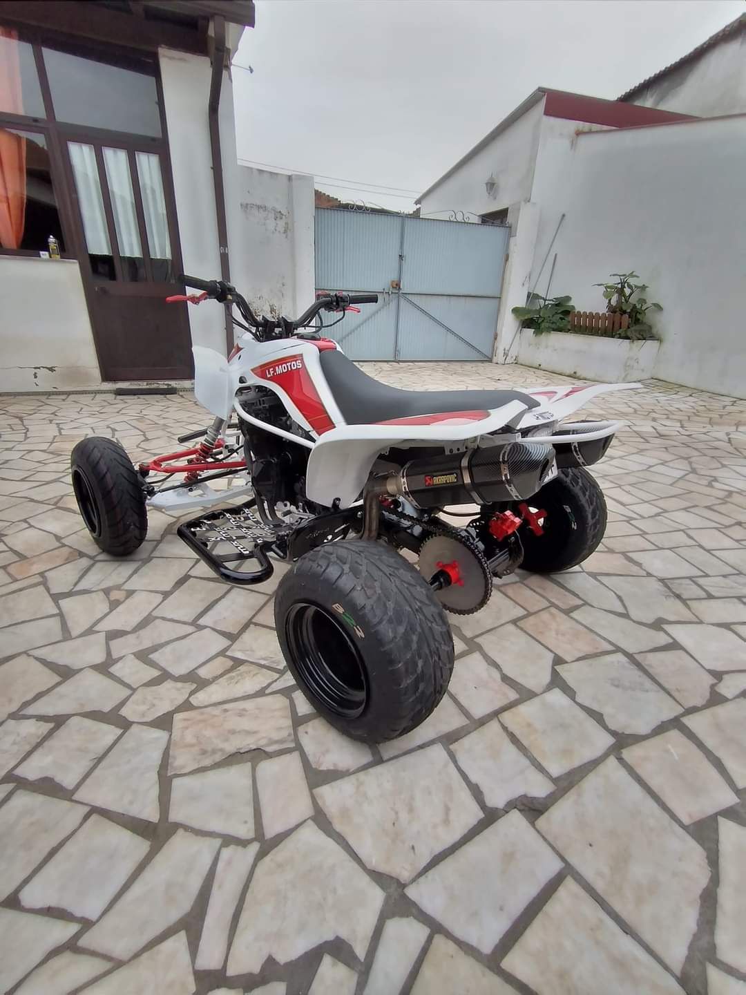 Moto 4 em excelente estado
