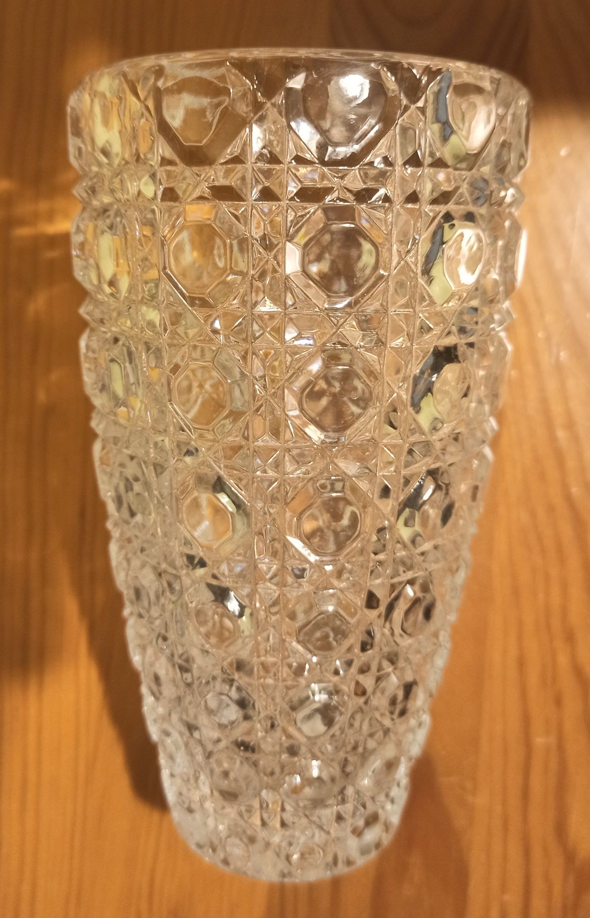 Szklany kryształowy wazon