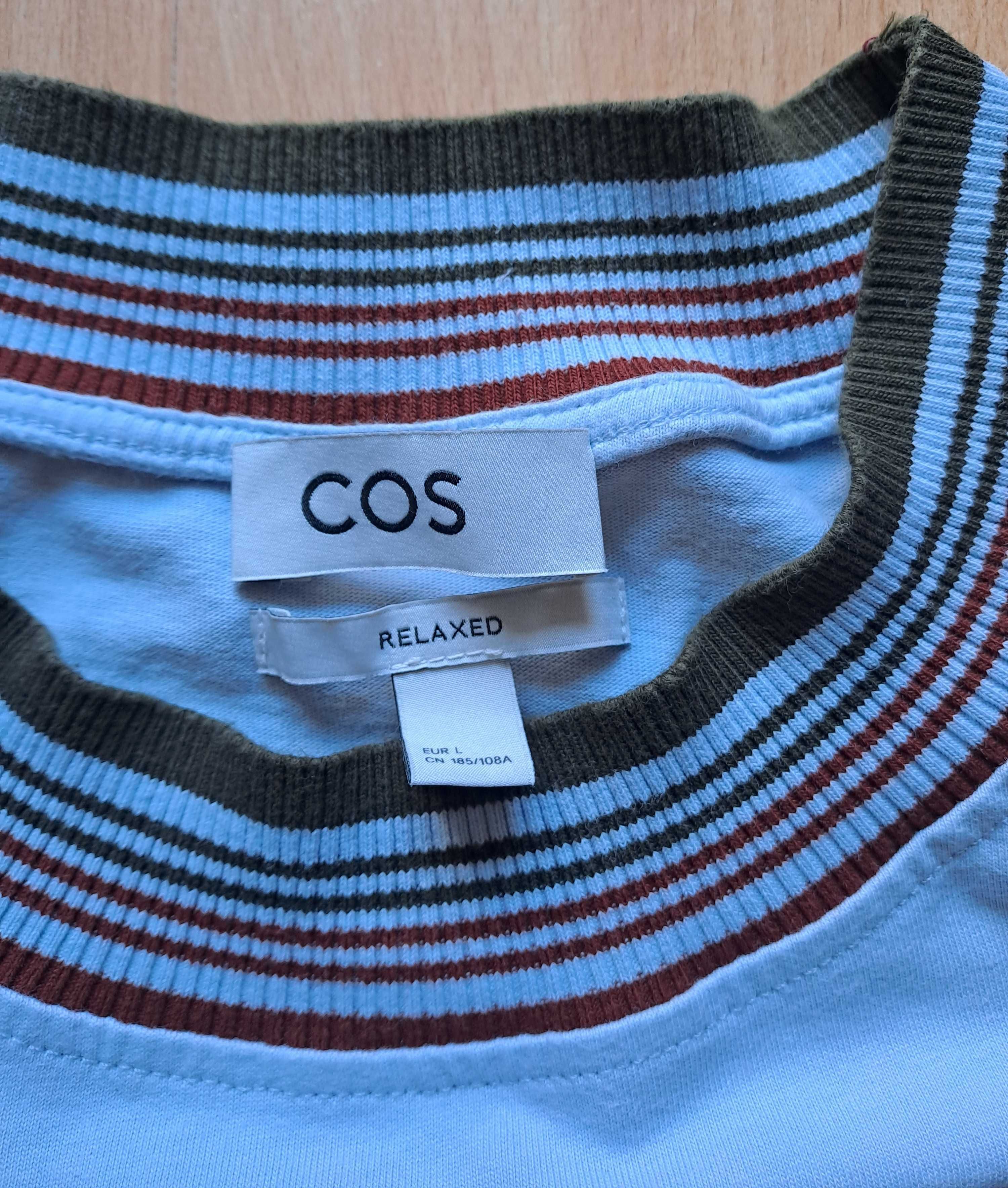 T-shirt COS jasnoniebieski z kieszonką