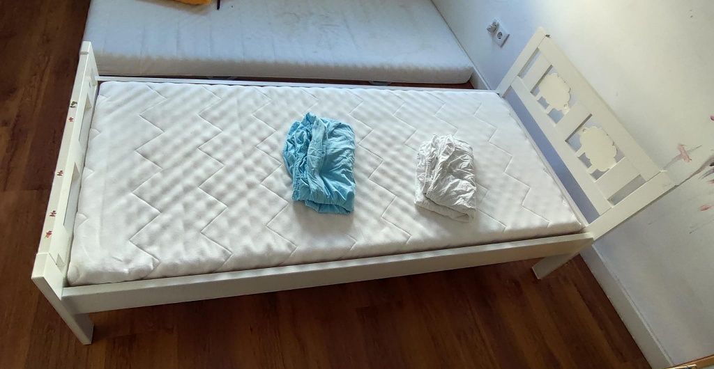 Cama criança 75x165cm (sem barras de segurança) com estrado e colchão