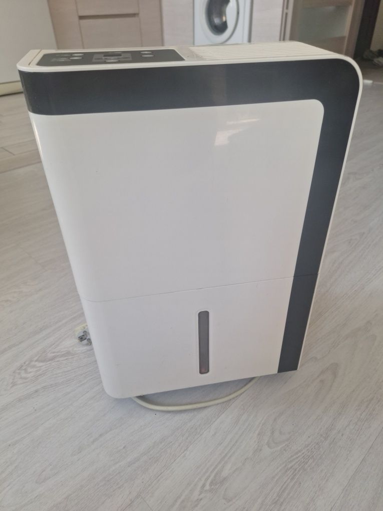 Продаю осушувач повітря DEHUMIDIFIER 16L/DAY