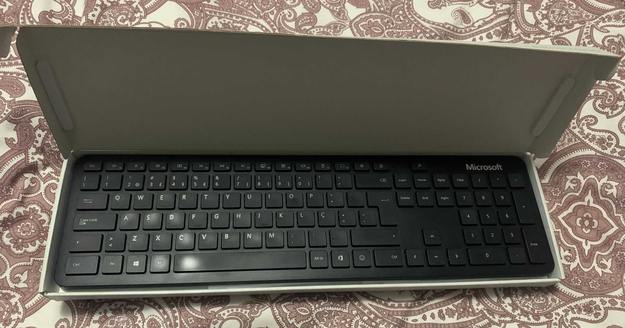 Teclado Microsoft Keyboard PT-PT