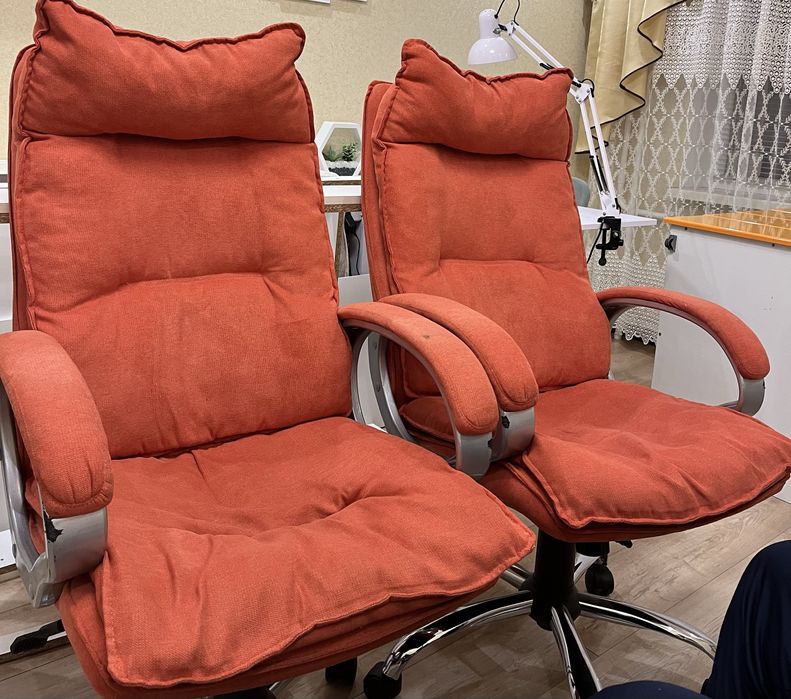 Крісло офісне 2шт.