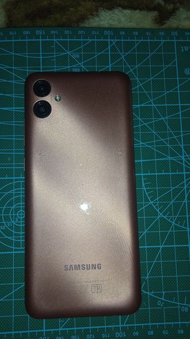Продам телефон Samsung Galaxy A04e