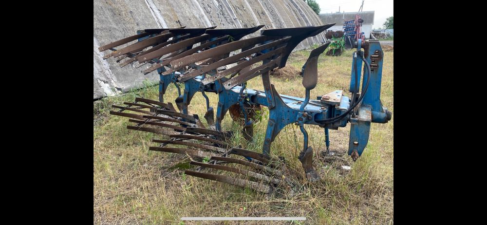 Плуг Rabe Werk Albatros , має 4 корпуси  захват 50 см