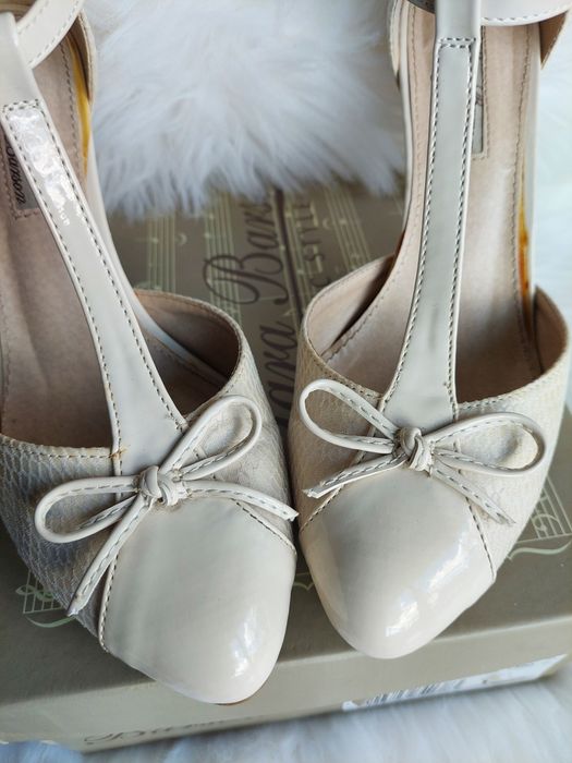 Sandały damskie 38 Clara Barson ecru obccas lakierkowe buty do ślubu