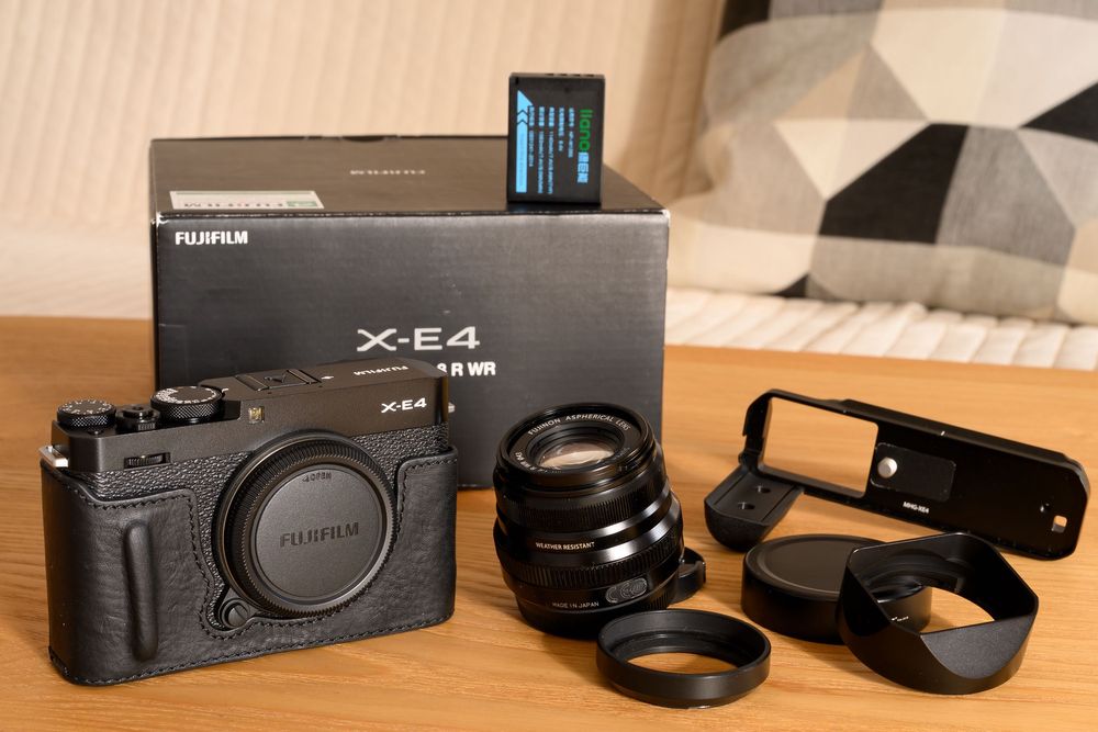 Fujifilm X-E4 + XF 35mm F2 + Acessórios | Excelente kit!