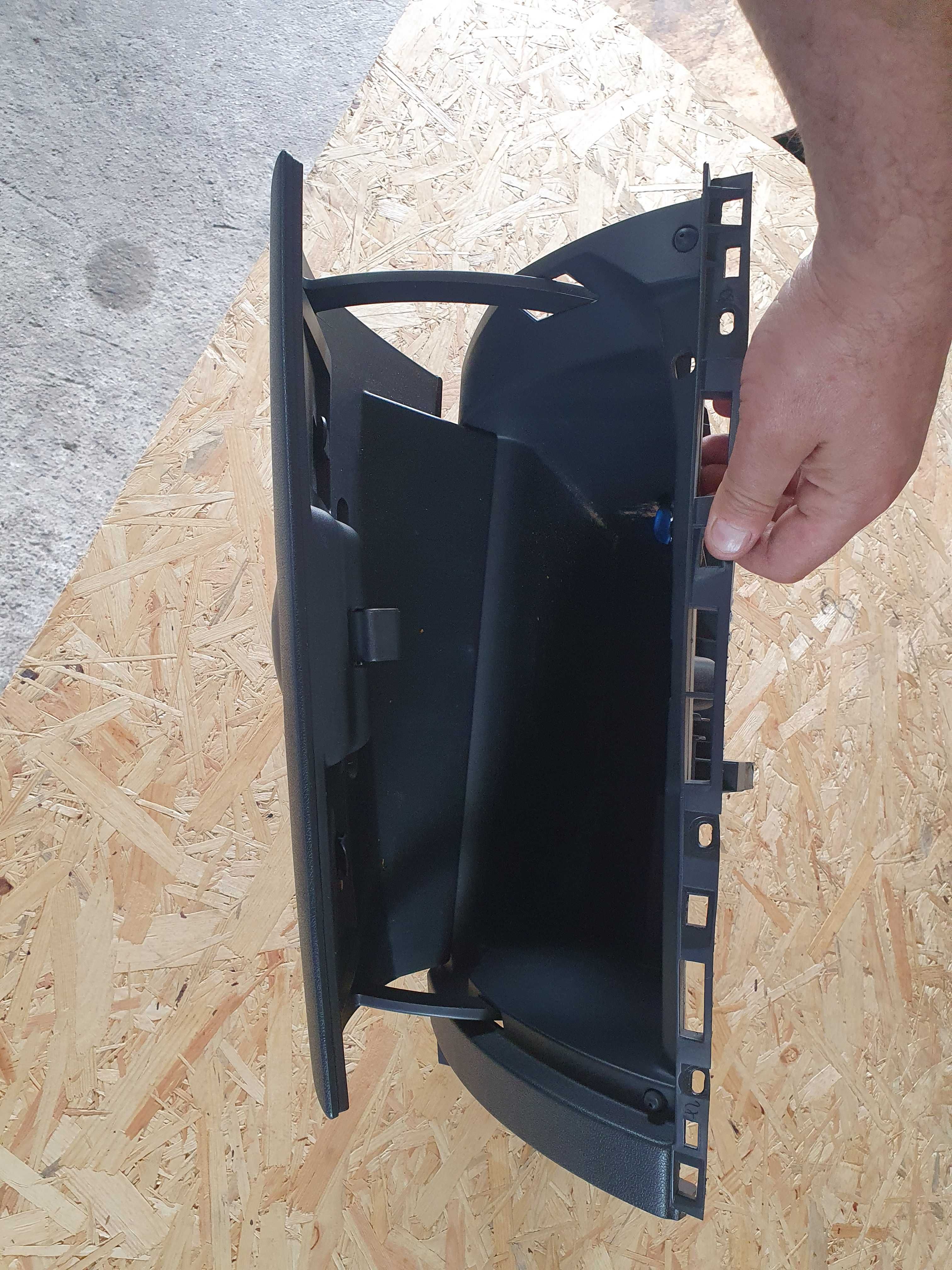 Schowek pasażera prawy Renault Clio 3 III europa sprawny