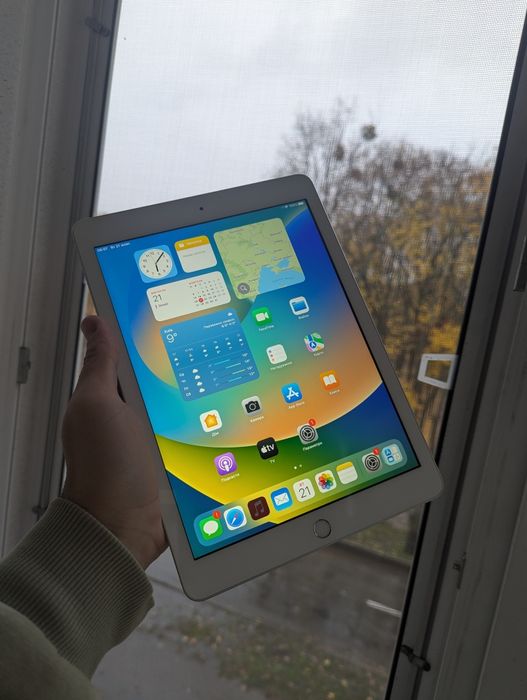 iPad 5 128gb майже новий 100% батарейка