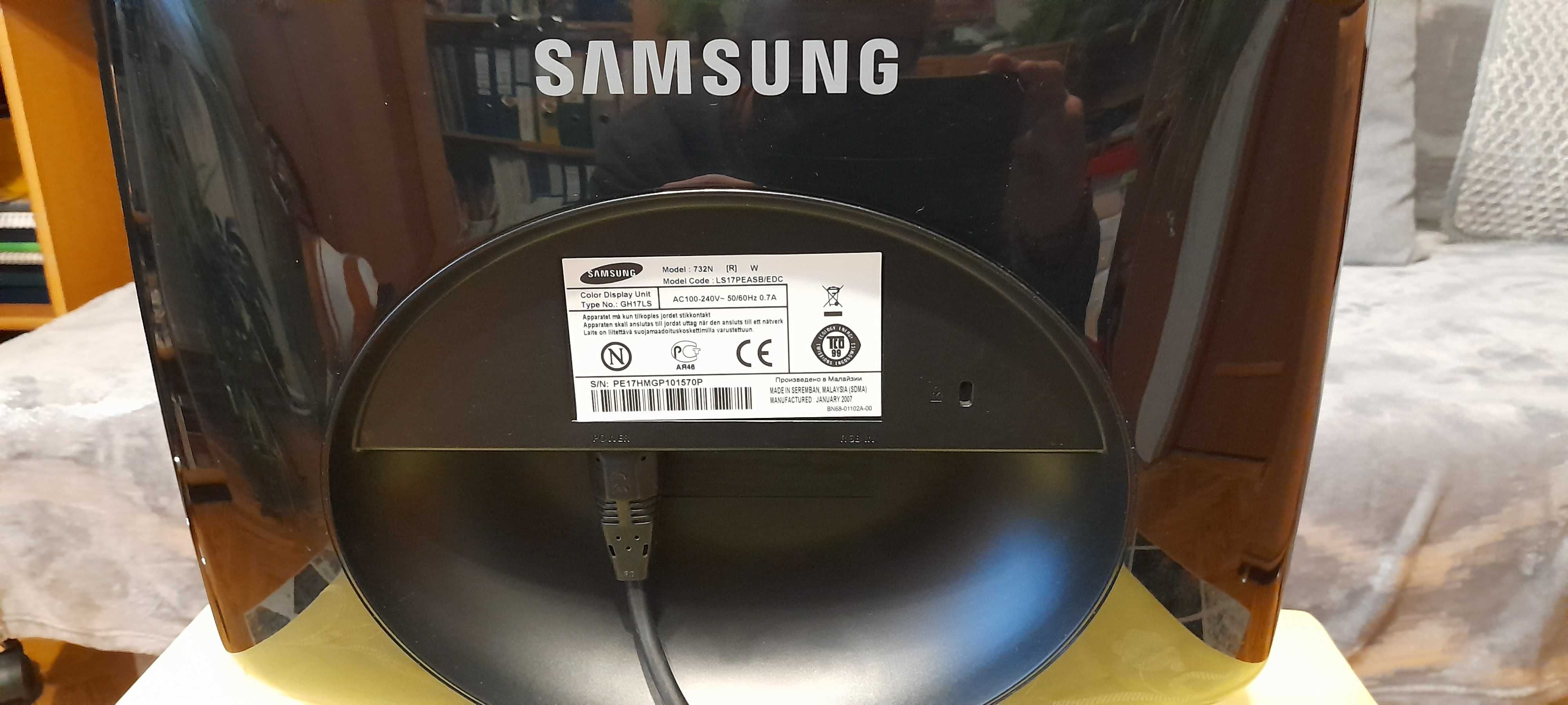 Monitor Samsung SyncMaster 732n + klawiatura Logitech