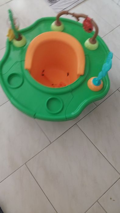 Assento com actividades para bebé