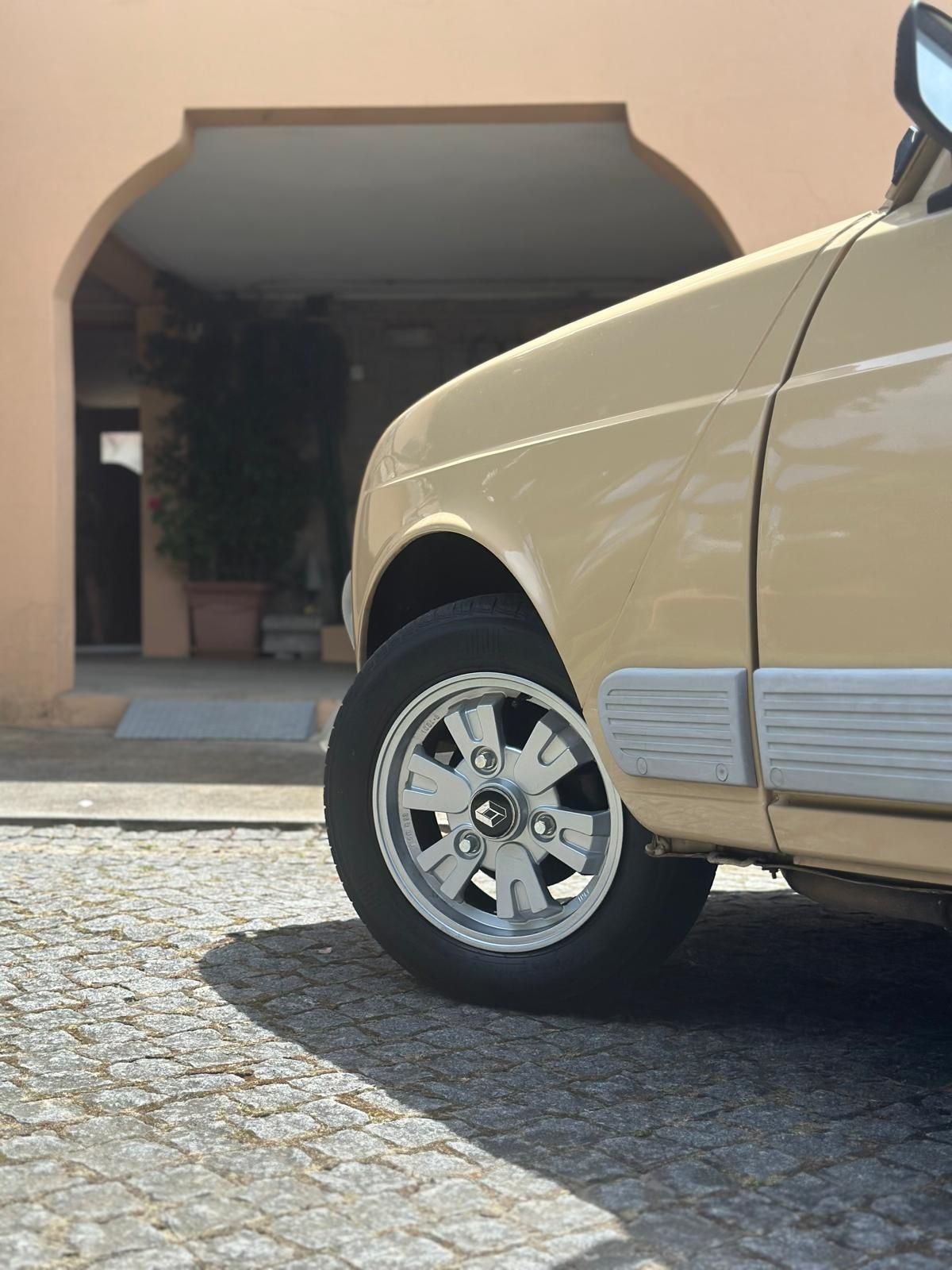 Vendo Renault 4TL