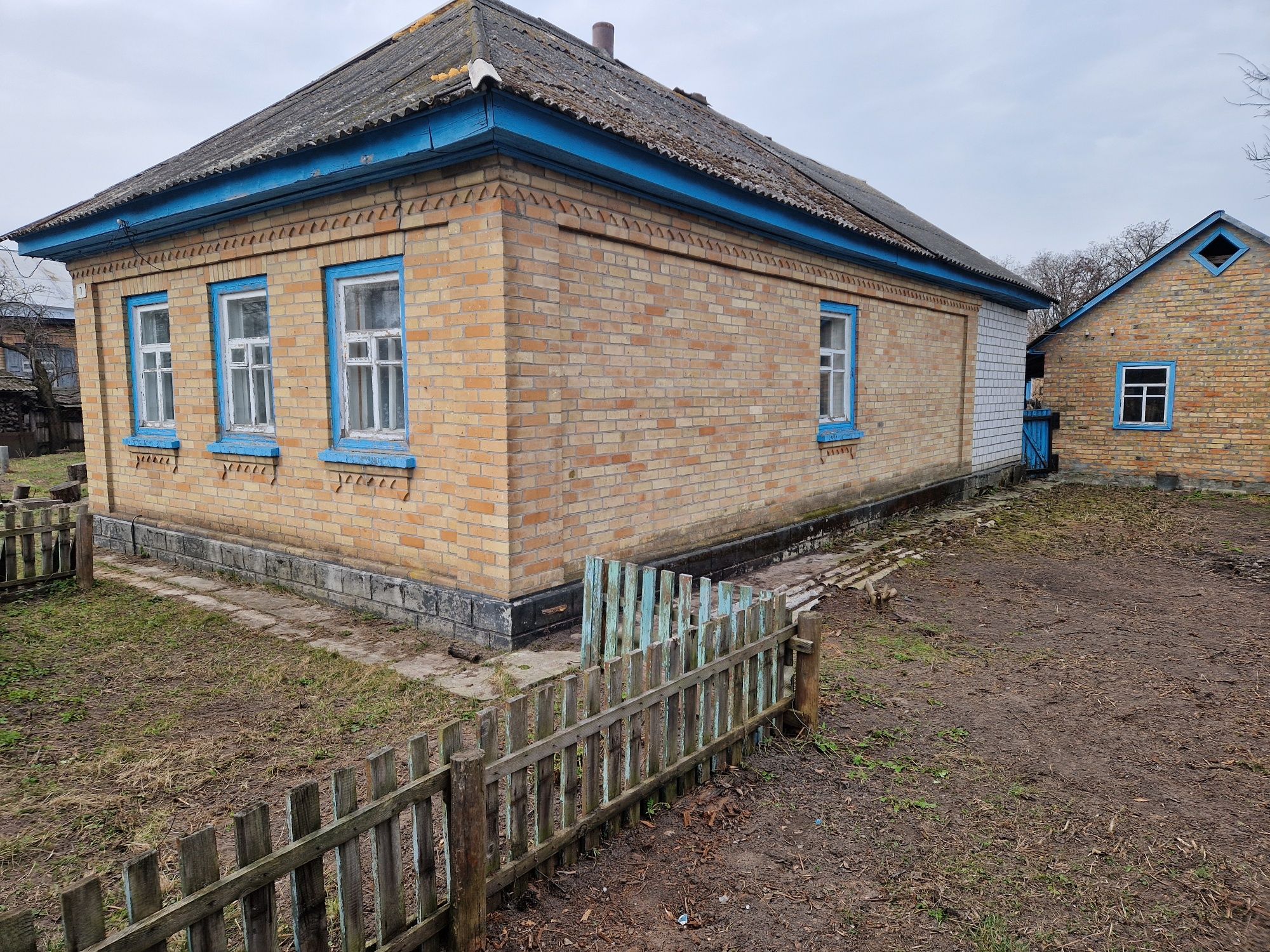 Продам будинок с.Сагунівка (30 км. Від м.Черкаси) біля р. Дніпро.