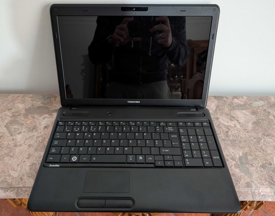 Toshiba Satellite C660 (para peças) + transformador