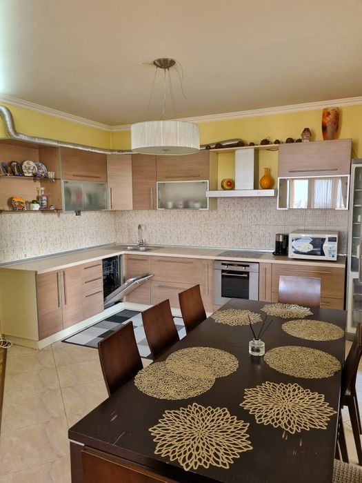 3комн квартира, Ахматовой 13, видовая, с мебелью
