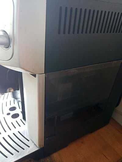 Ekspres do kawy ziarnistej i mielonej  Delonghi Caffe Venezia automat