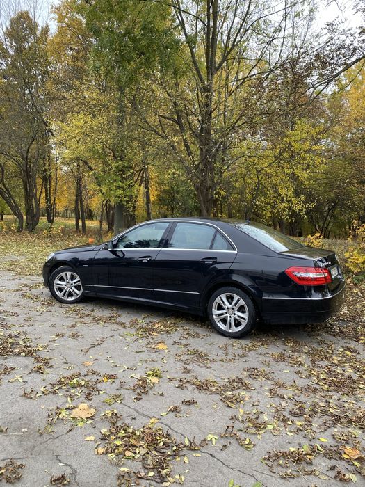 Mercedes Benz E350 повний привід 2010 рік
