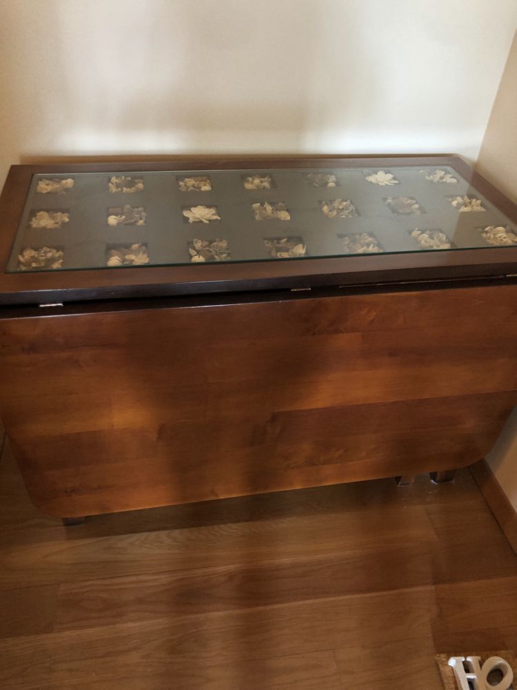 Mesa de madeira com abas de apoio