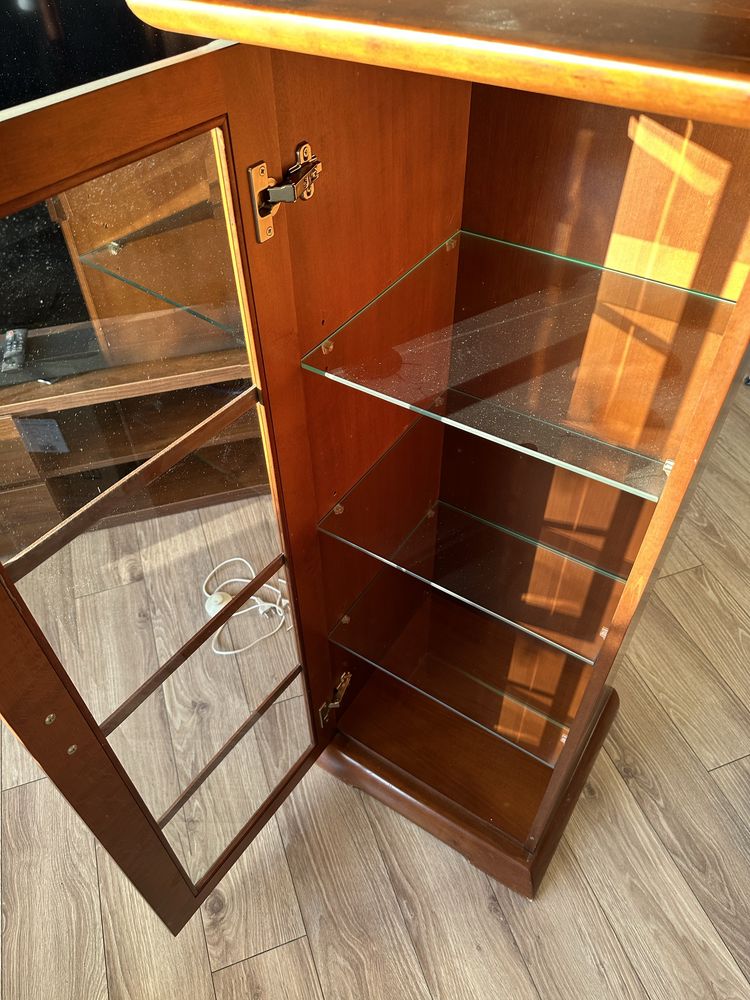 Mebel słupek ozdobny drewniany z szybą i światłem