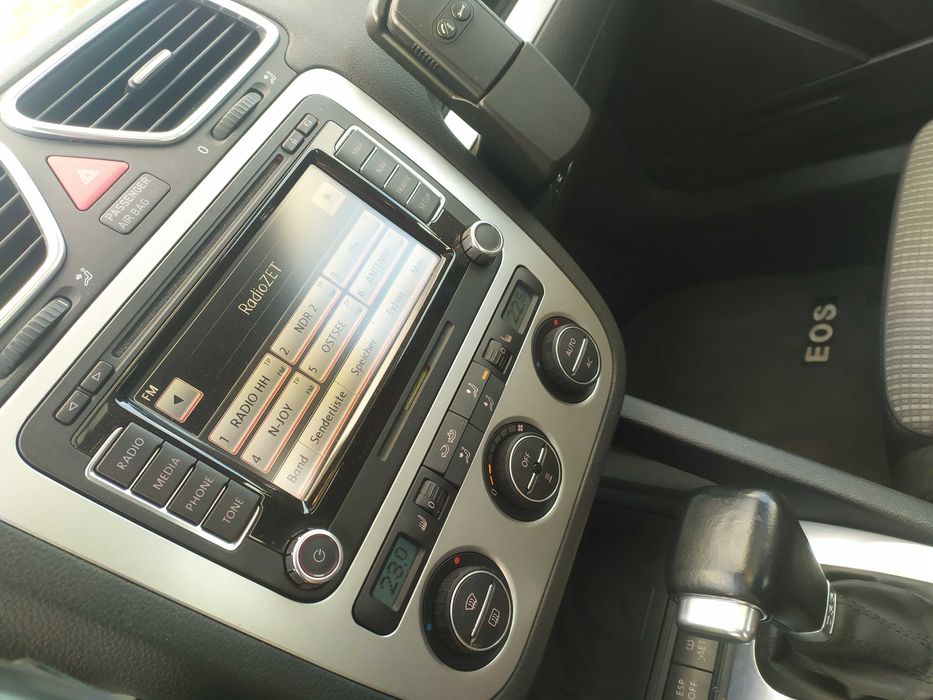 VW EOS 2.0 TDi DSG Łopatki BiXenon Skrętny PDC  Navi WEBASTO !