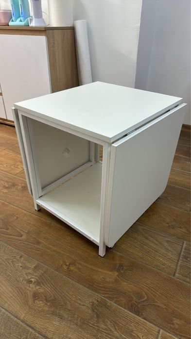 Столик - метелик, стелаж