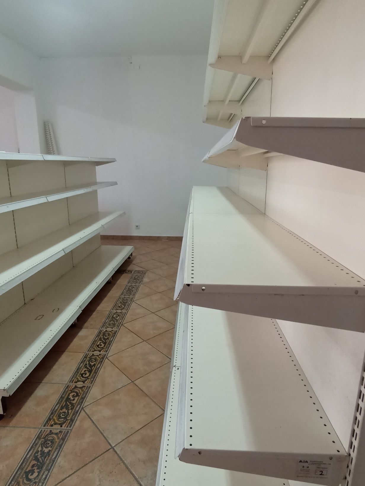 Vendo Estantes metálicas para comércio