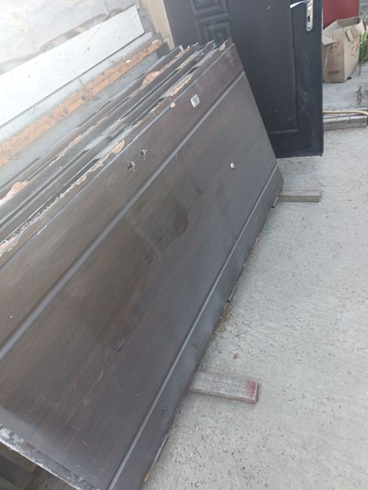 Продам вхідні металеві двері