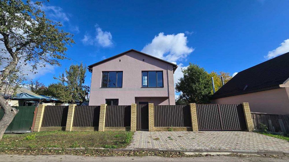 Сучасний та стильний будинок з ремонтом в районі Нива