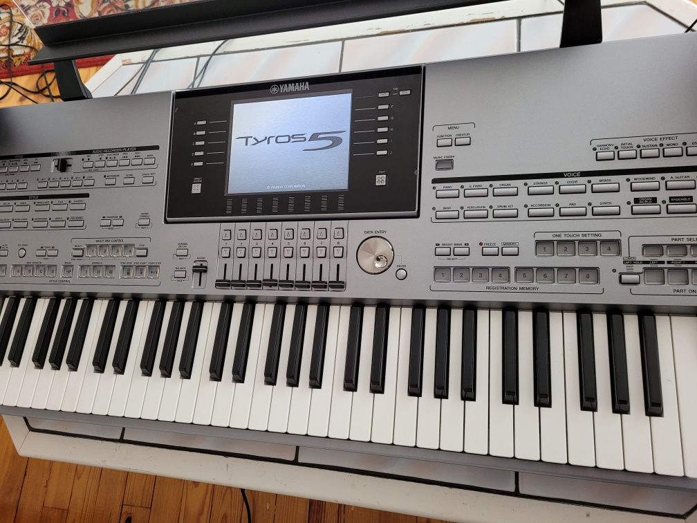 Yamaha Tyros 5 keyboard