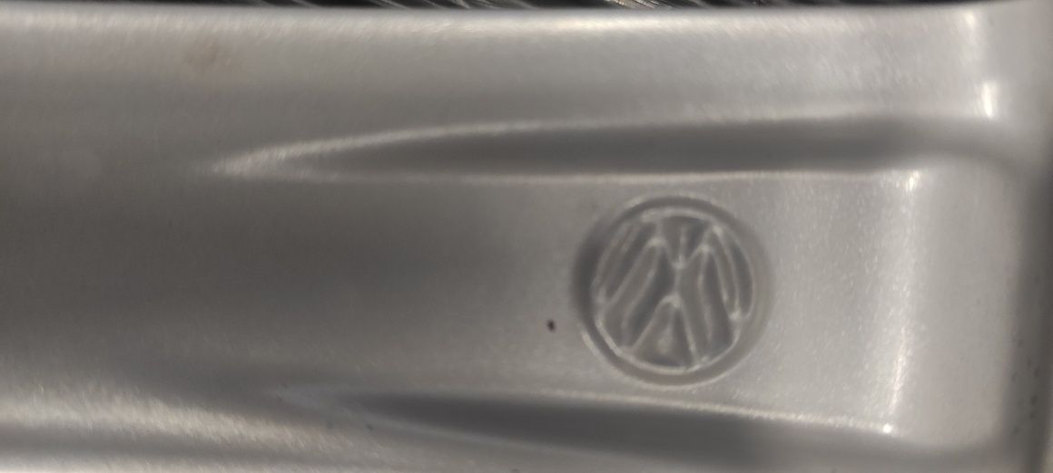 137 Felgi aluminiowe ORYGINAŁ VW Volkswagen R 16 5x112 Bardzo Ładne