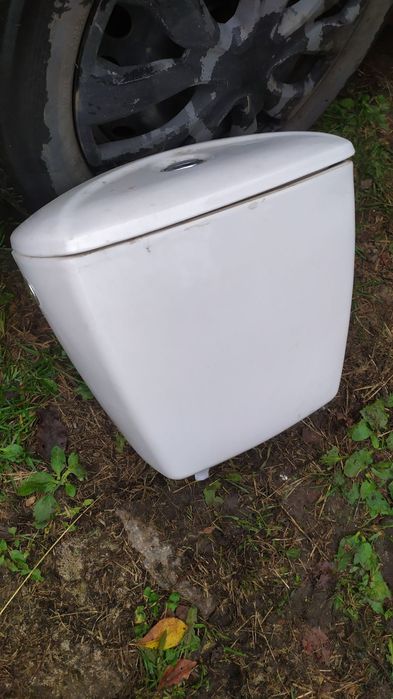 Бачок для унітаза с крышкой б/у.