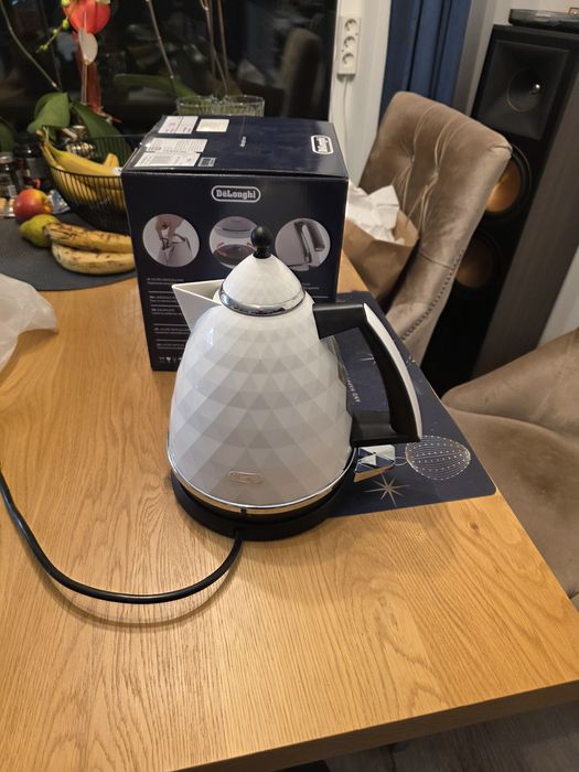 Elektryczny De'Longhi Czajnik