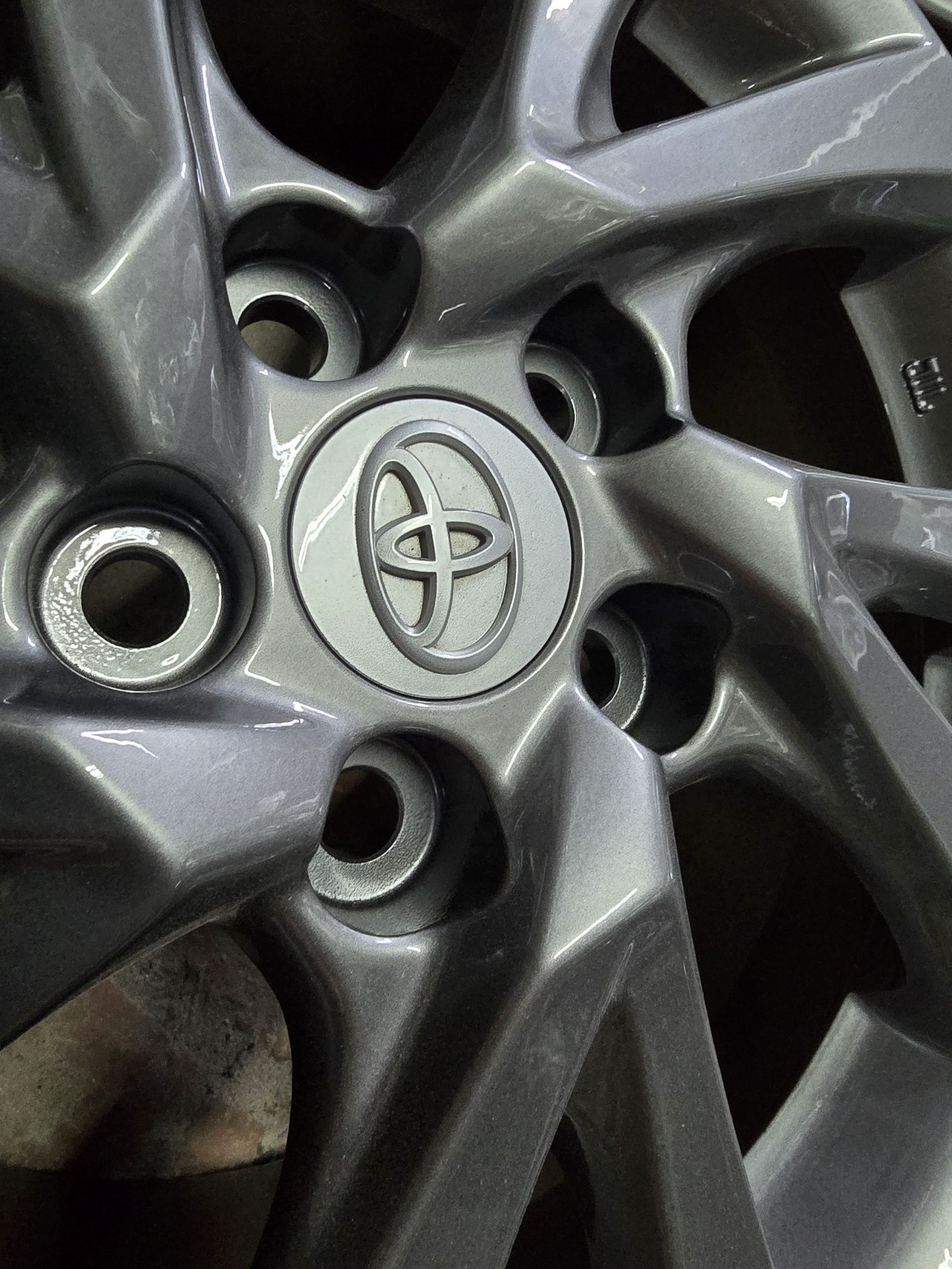 Felgi  16 5x114.3 Toyota Rav4 Avensis Verso Auris