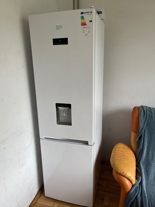Lodowka -Zamrazarka Beko RCNA406E4 40