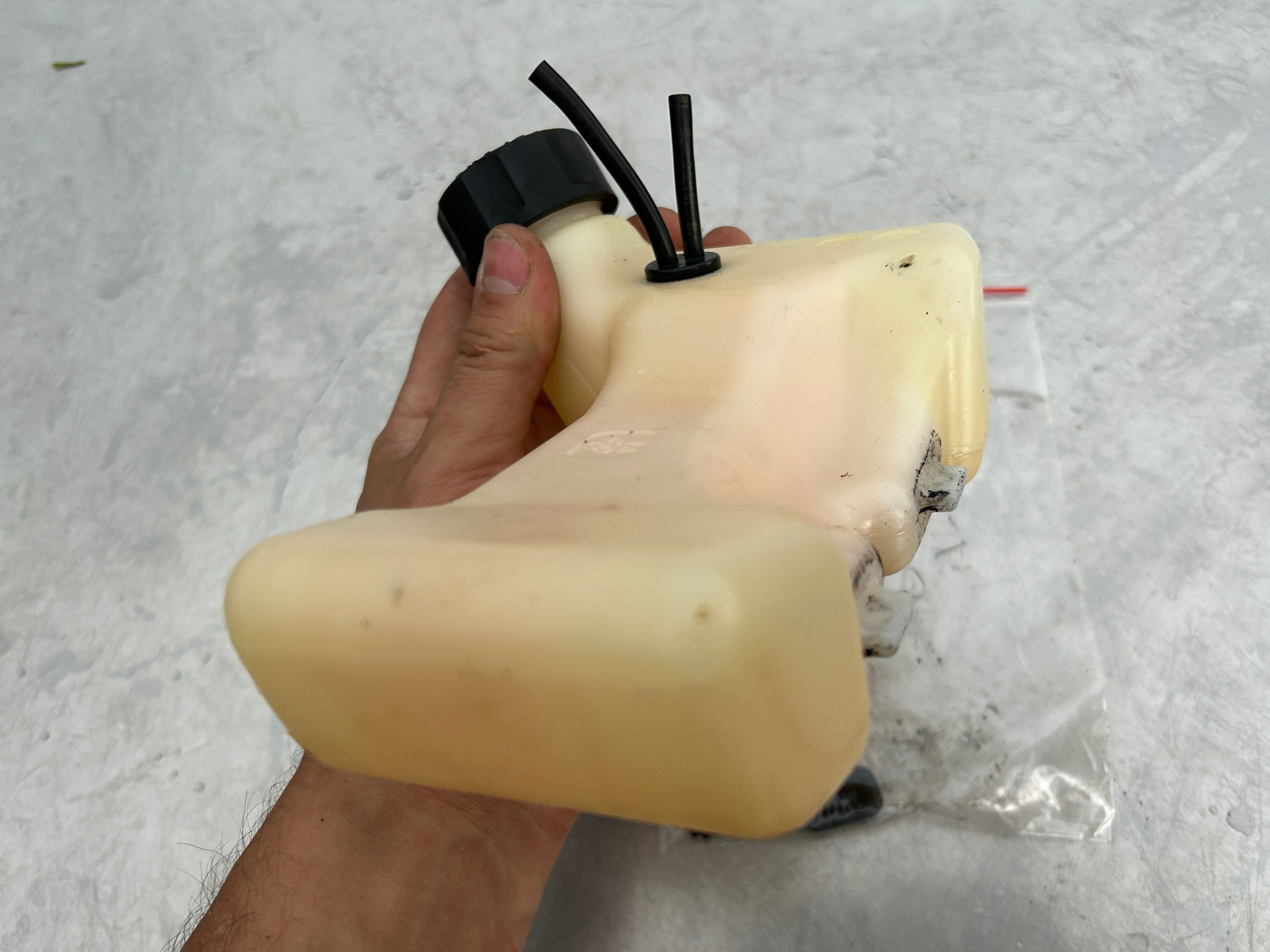 zbiornik paliwa BAK Makita EM2600U ER2600L LT27 Dolmar MS-27C (412)