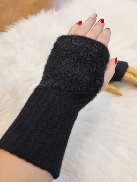 Śliczne mitenki czarne jednopalcowe futerkowe