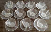 conjunto de antigas chávenas de café com pires