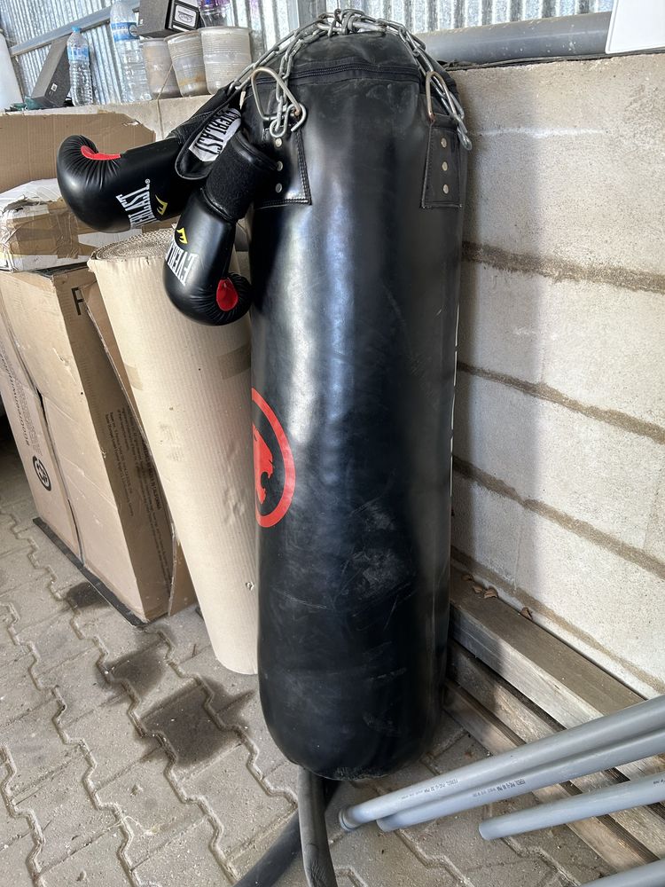 Saco de boxe xin tiger em pele otimo estado + luvas everlast