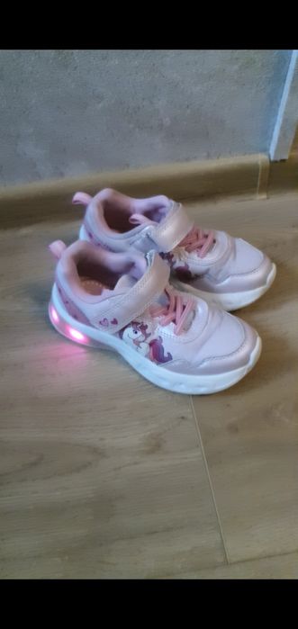 Buciki na dziewczynkę świecące