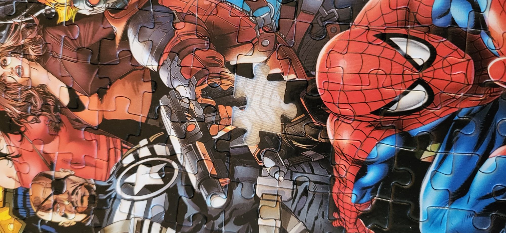 Puzzle 1000 elementów Marvel Clementoni Brak jednego elementu