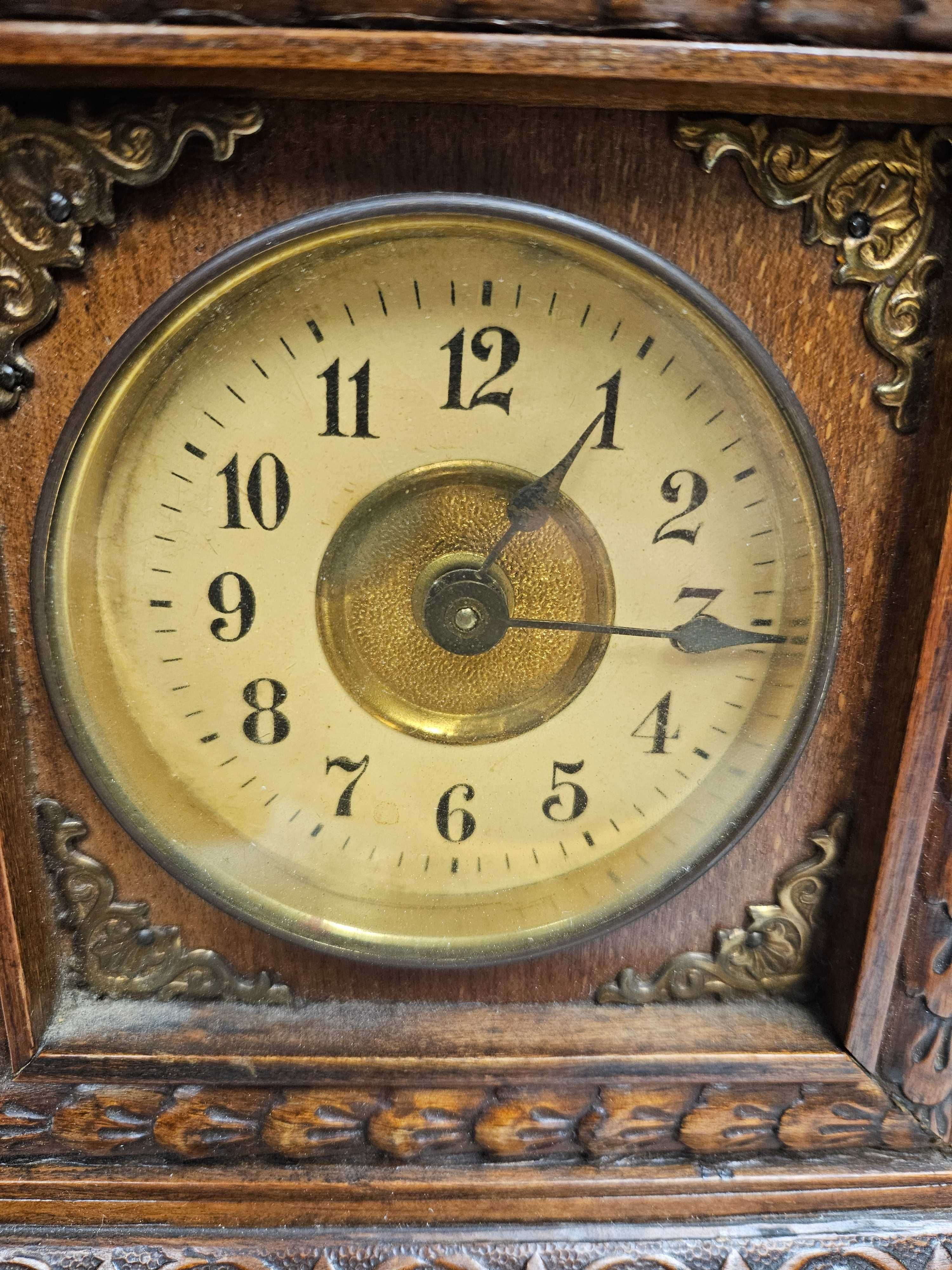 Stary mały zegar kominkowy z oryginalnym werkiem I budzikiem