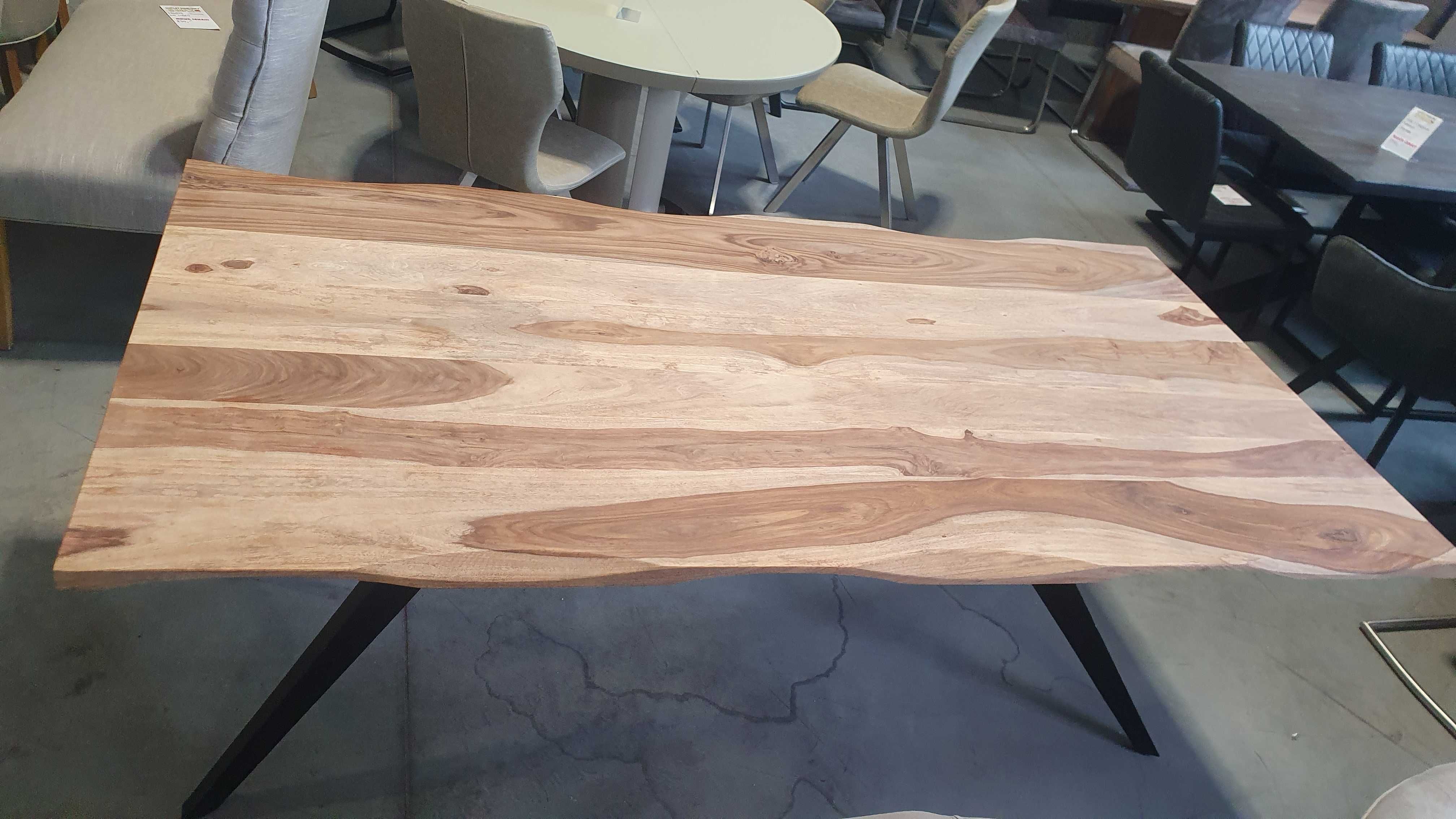 Stół firmy Woodford z drzewa Sheesham