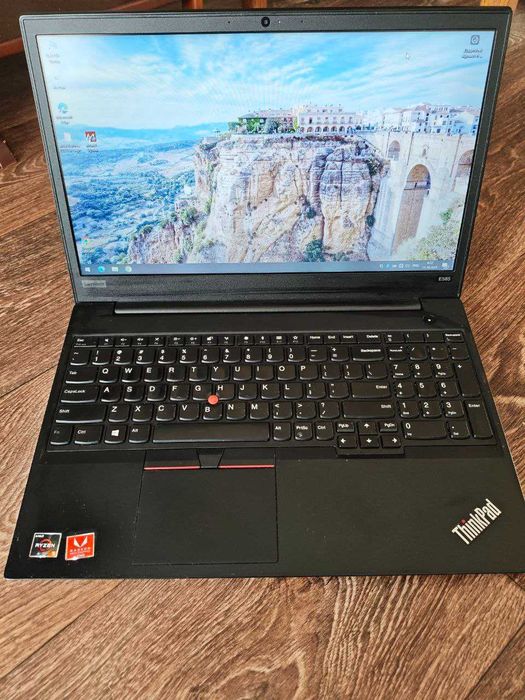 Lenovo e585\Ryzen 5 2500u\8gb ddr4\250 gb SSD