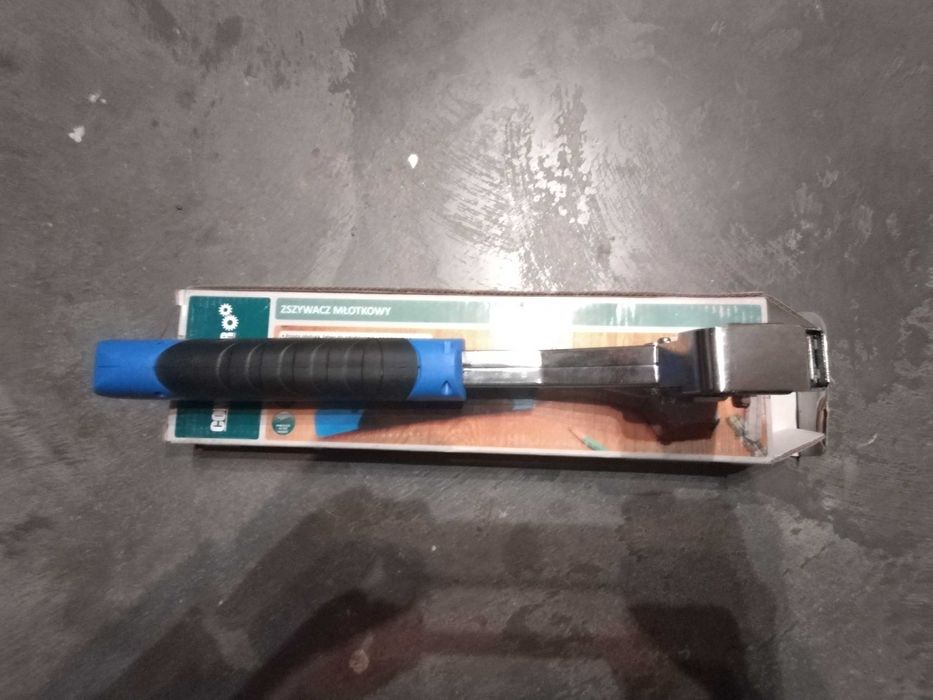 Zszywacz młotkowy, taker