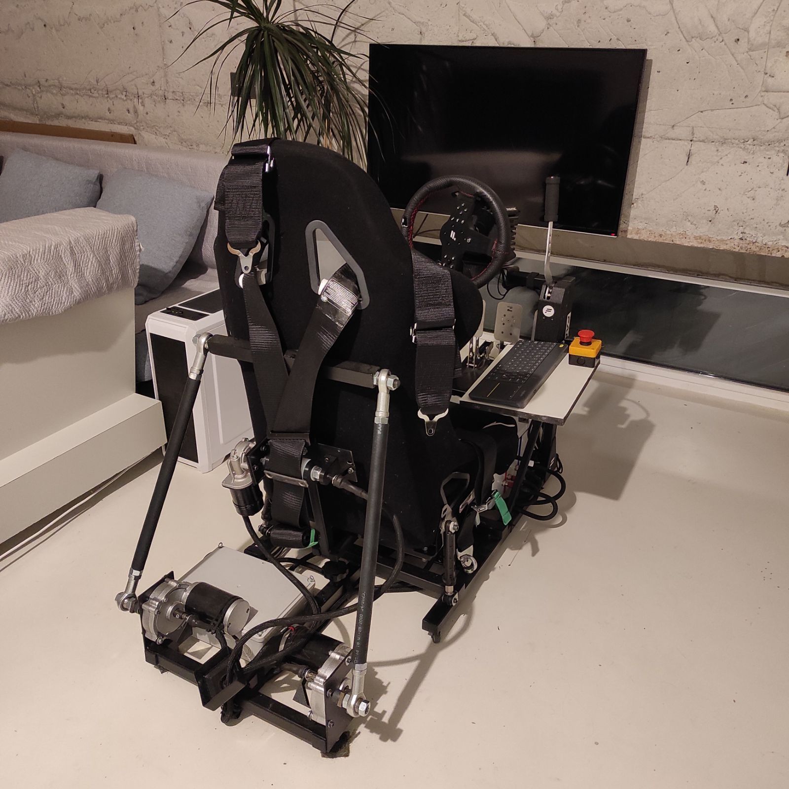 Ruchomy fotel 2dof, basshaker, simracing, fanatec, thrustmaster, moza